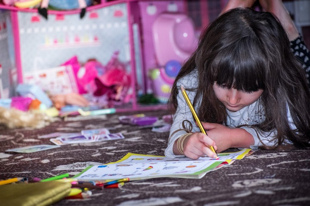 Alfabetização e letramento na educação infantil. Mas então, como realizar um trabalho afim de desenvolver leitores e escritores competentes?